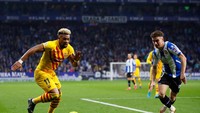 Adama Traore yang baru dipinjam dari Wolves juga sedang bersinar. Empat assist dikemasnya dari lima laga (Getty Images/Eric Alonso)