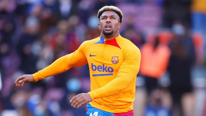 BARCELONA, SPAIN - FEBRUARY 13: Adama Traore of FC Barcelona challenges for the ball against Adria Pedrosa of Espanyol during the LaLiga Santander match between RCD Espanyol and FC Barcelona at RCDE Stadium on February 13, 2022 in Barcelona, Spain. (Photo by Eric Alonso/Getty Images)