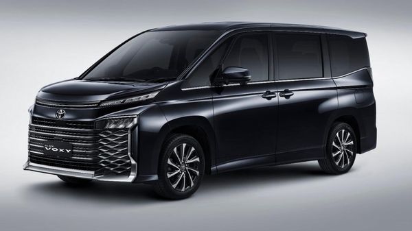 Lihat dari Dekat All New Toyota Voxy, Baby Alphard Terbaru Seharga Rp 588 Juta