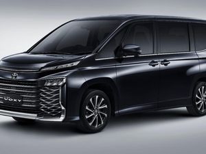 Mau Beli Voxy si Baby Alphard? Segini Cicilannya Per Bulan Mau Beli Voxy si Baby Alphard? Segini Cicilannya Per Bulan