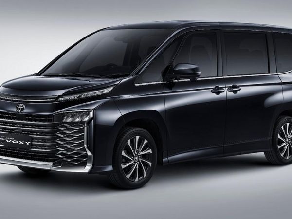 Lihat dari Dekat All New Toyota Voxy, Baby Alphard Terbaru Seharga Rp 588 Juta