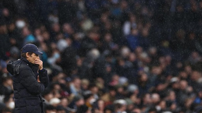 LONDON, ENGLAND - FEBRUARY 13:  Antonio Conte, Manager of Tottenham Hotspur reacts during the Premier League match between Tottenham Hotspur and Wolverhampton Wanderers at Tottenham Hotspur Stadium on February 13, 2022 in London, England. (Photo by Ryan Pierse/Getty Images)