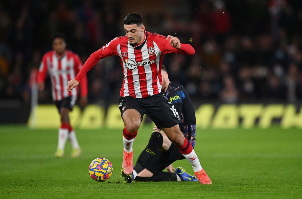 SOUTHAMPTON, ENGLAND - DECEMBER 28: Armando Broja of Southampton battles for possession with Matt Doherty of Tottenham Hotspur during the Premier League match between Southampton and Tottenham Hotspur at St Mary's Stadium on December 28, 2021 in Southampton, England.  (Photo by Dan Mullan/Getty Images)