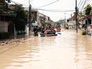 Tanggul Jebol Bikin Banjir PGP Bekasi, Pemkot Dorong Normalisasi Kali Sunter