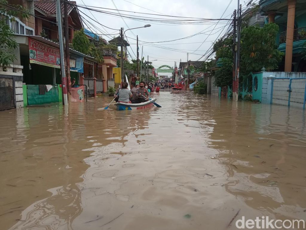 Banjir Rendam Pondok Gede Permai, Tinggi Air Capai 90 Cm