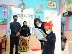 Pantau Pelaksanaan PTM, Bupati Ipuk Minta Sekolah Optimalkan UKS Pantau Pelaksanaan PTM, Bupati Ipuk Minta Sekolah Optimalkan UKS