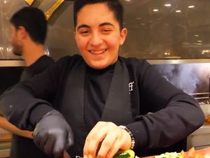 Remaja Turki 14 Tahun Ini Sukses Jadi Chef di Restoran Kebab