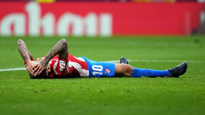 MADRID, SPAIN - FEBRUARY 16: Angel Correa of Atletico Madrid reacts during the LaLiga Santander match between Club Atletico de Madrid and Levante UD at Estadio Wanda Metropolitano on February 16, 2022 in Madrid, Spain. (Photo by Angel Martinez/Getty Images)
