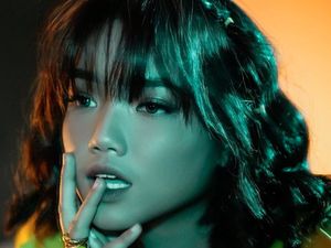 Tangis Fuji Kenang Kepergian Vanessa Angel dan Bibi