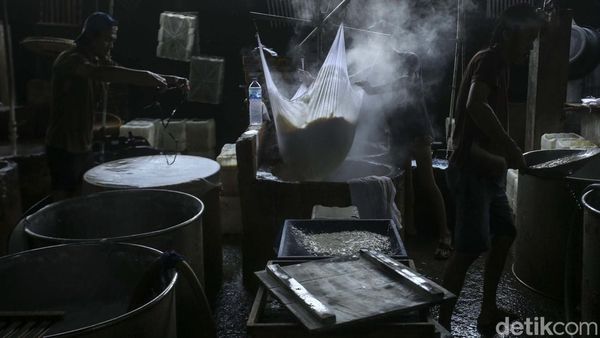 Harga Kedelai Naik, Perajin Tahu Tempe Menjerit