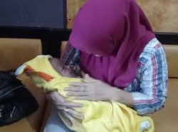 Haru! Bayi Ini Kembali ke Pangkuan Ibunda Usai Dibawa Kerabat dari Lahir