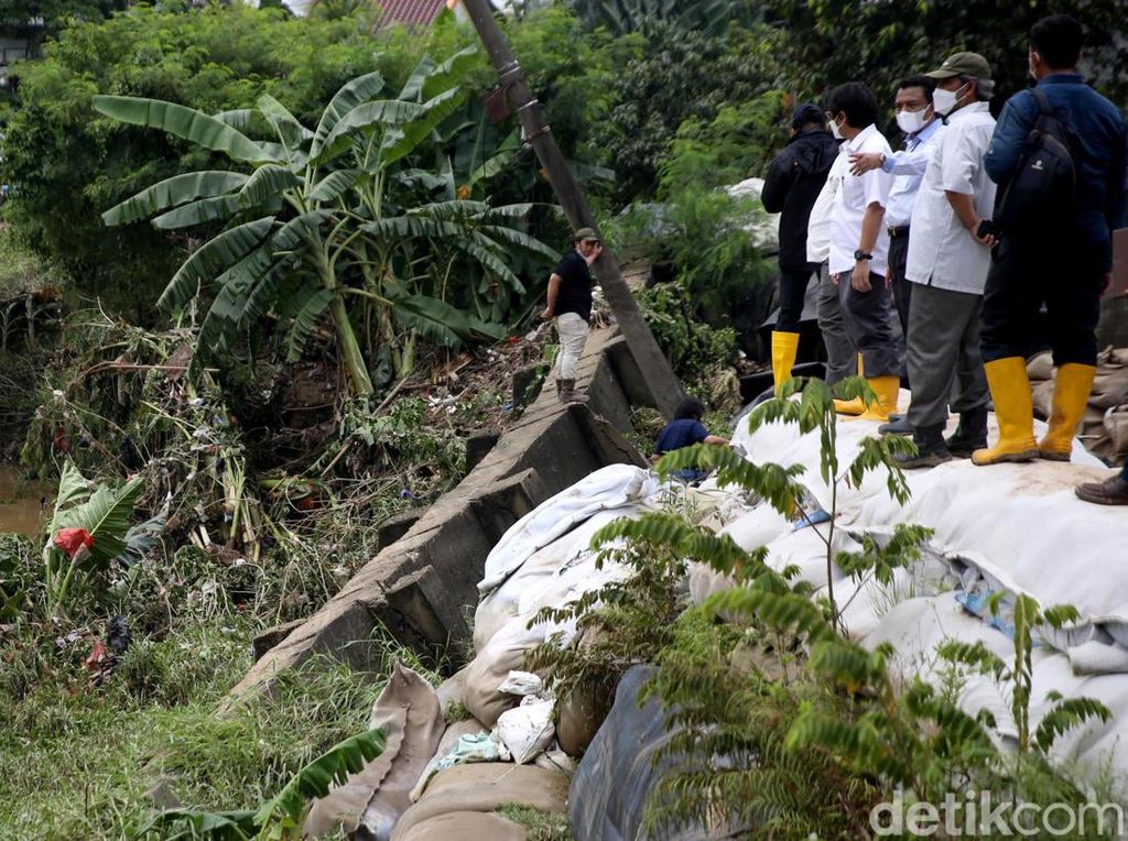 Penampakan Tanggul Jebol yang Jadi Penyebab Banjir Perumahan PGP Bekasi
