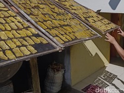 Mengintip Proses Pembuatan Kerupuk Tette Khas Pamekasan