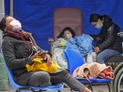 Biang Kerok Hong Kong Diamuk Omicron hingga Banyak Pasien Dirawat di Parkiran