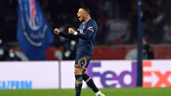PARIS, FRANCE - FEBRUARY 15: Kylian Mbappe of Paris Saint-Germain celebrates after their sides victory during the UEFA Champions League Round Of Sixteen Leg One match between Paris Saint-Germain and Real Madrid at Parc des Princes on February 15, 2022 in Paris, France. (Photo by Shaun Botterill/Getty Images)