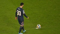 Lionel Messi dan Thierry Henry tercatat lima kali. Mereka berdua tercatat sebagai pemain paling banyak yang gagal mengeksekusi penalti di Liga Champions (AP/Thibault Camus)