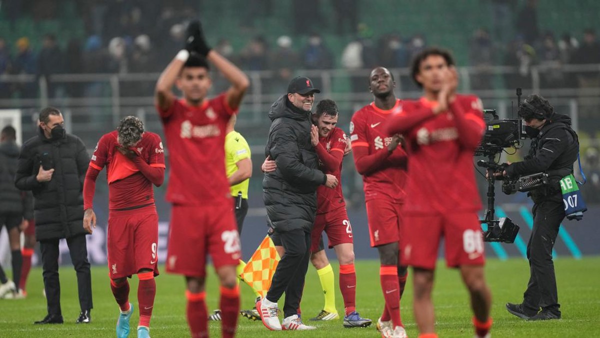 Juergen Klopp meyakini, Liverpool belum aman meskipun unggul 2-0 di markas Inter Milan. (Foto: AP/Antonio Calanni)