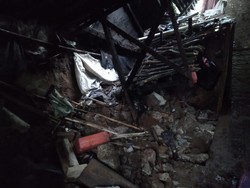 Tebing Longsor, 6 Bangunan di Cibeber Lebak Tertimbun Tanah