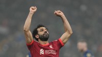 Pertama Mohamed Salah. Penyerang Liverpool ini akan habis kontraknya tahun 2023 dan belum mau memperpanjangnya karena masalah gaji. Mungkin saja, Madrid mau kasih gaji tinggi? (AP)