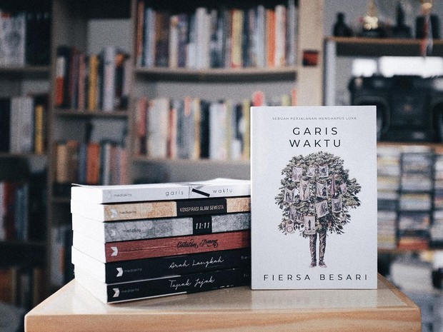 Novel milik Fiersa Bersari