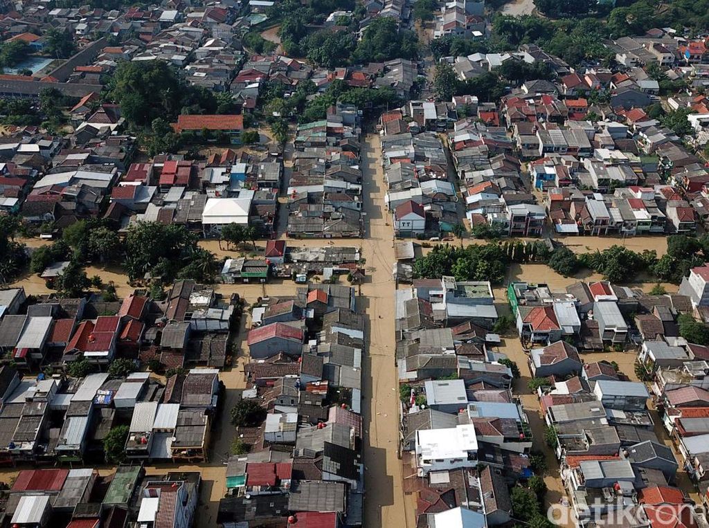 Penampakan dari Udara Ratusan Rumah Dikepung Banjir di Bekasi