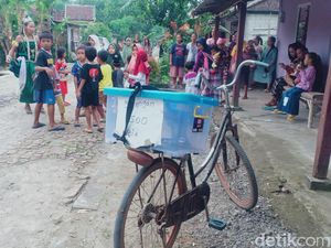 Penjual Gorengan Madiun Merasa Ada yang Aneh Saat Pakai Kostum Nyi Blorong