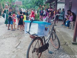 Penjual Gorengan Madiun Merasa Ada yang Aneh Saat Pakai Kostum Nyi Blorong