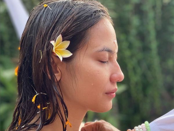 8 Momen Pevita Pearce Jalani Ritual di Bali Usai Digosipkan Putus