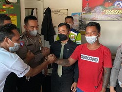 Berakhir Damai, Ini Awal Mula Viral Polisi di Kudus Lempar Helm ke Sopir Truk