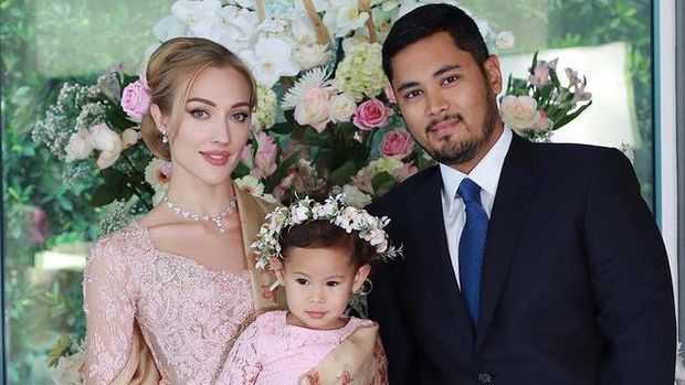 Anak Panji Trihatmodjo dan Varsha Strauss memiliki gaya yang kece dan stylish sejak kecil. Yuk, intip potretnya!