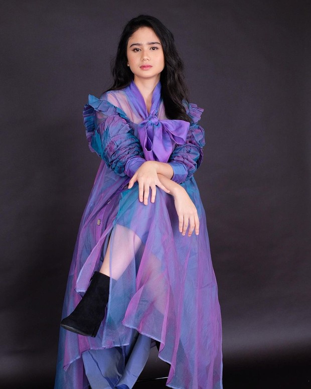 Potret Sylish Tissa Biani dengan Busana Nyentrik/ Foto : Instagram @tissabiani Potret Sylish Tissa Biani dengan Busana Nyentrik