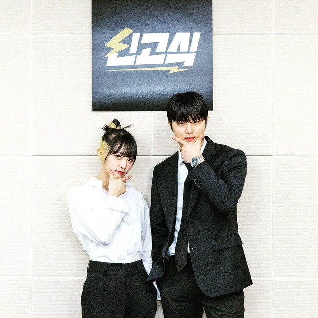 Potret Yena dan Choi Sung Min dalam acara Sangosik/ Foto: youtube.com/newmediakpop Potret Yena dan Choi Sung Min dalam acara Sangosik