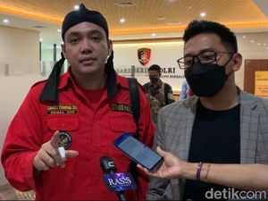 Sandy Tumiwa Polisikan Khalid Basalamah: Tak Ada Pintu Damai Sandy Tumiwa Polisikan Khalid Basalamah: Tak Ada Pintu Damai