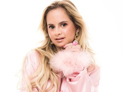 Model Down Syndrome Tampil Perdana di Victoria Secret, Jadi Kontroversi