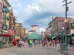 Tak Hanya DIsneyland, Universal Orlando Juga Cabut Aturan Masker