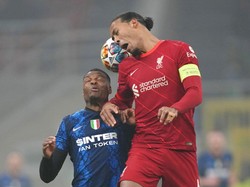 Kok Virgil van Dijk Bukannya Peluk Mo Salah? Memang Salah atau...