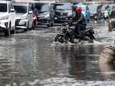 Waduh, Gegara Ini Jalan Rasuna Said Jakarta Tergenang Air