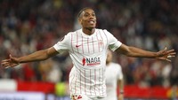 Anthony Martial dikabarkan akan dibeli Sevilla secara permanen, setelah masa pinjamannya dari MU selesai pada musim panas nanti (AP)