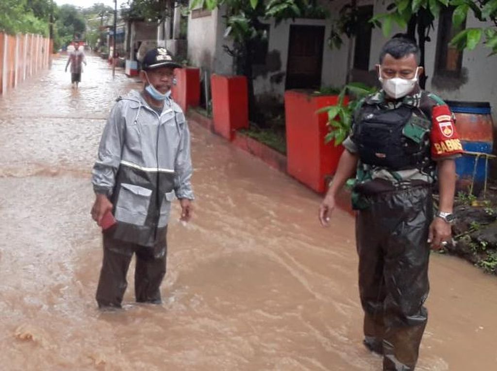 Hujan Sejak Pagi, Kota Semarang Dilanda Banjir