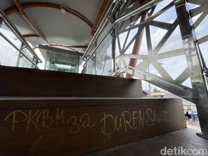 Duh... Belum Lama Difungsikan, Halte dan JPO Abbidin Penuh Coretan