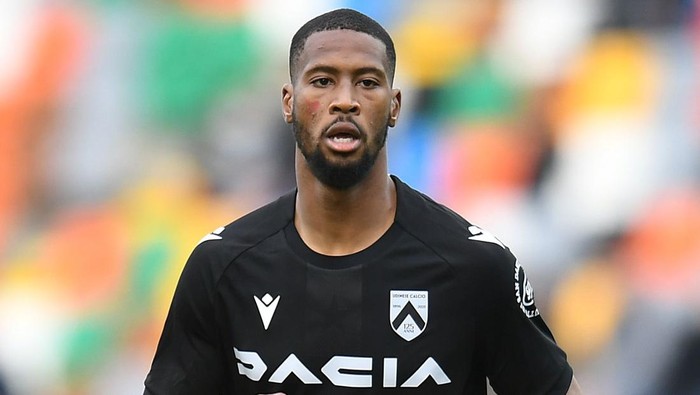 beto Norberto Bercique Gomes Betuncal udinese serie a liga italia UDINE, ITALY - NOVEMBER 28: Beto of Udinese Calcio looks on during the Serie A match between Udinese Calcio and Genoa CFC at Dacia Arena on November 28, 2021 in Udine, Italy. (Photo by Alessandro Sabattini/Getty Images)