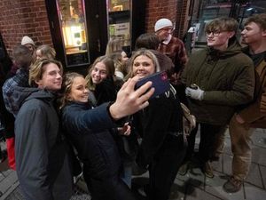 COVID Tak Lagi Dianggap Ancaman di Sejumlah Negara, Indonesia Bagaimana?