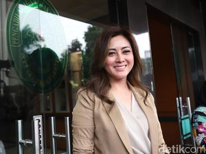 Dhena Devanka Sebut Jonathan Frizzy Belum Beri Nafkah untuk Anak Dhena Devanka Sebut Jonathan Frizzy Belum Beri Nafkah untuk Anak