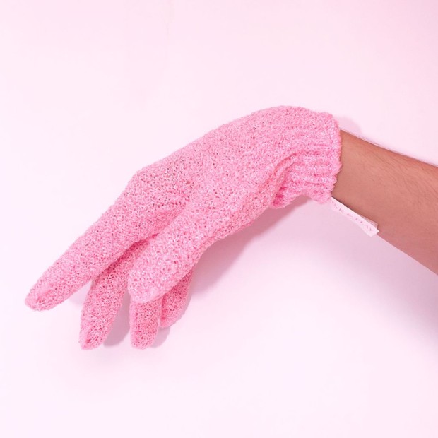 Exfoliating bath gloves