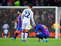 Sampai-sampai pemin lawan pun memberikan hiburan. Foto: Getty Images/Eric Alonso
