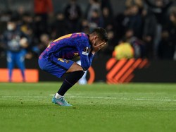 Tahu bahwa dirinya sudah membuang-buang peluang emas, Ferran Torres pun tampak penuh penyesalan. Foto: AFP/JOSEP LAGO