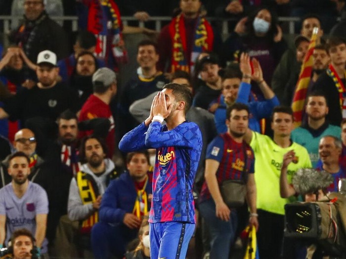 Barcelona's Ferran Torres covers his face after missing a scoring chance during the Europa League soccer match between Barcelona and Napoli in Barcelona, Spain, Thursday, Feb. 17, 2022. (AP Photo/Joan Monfort)