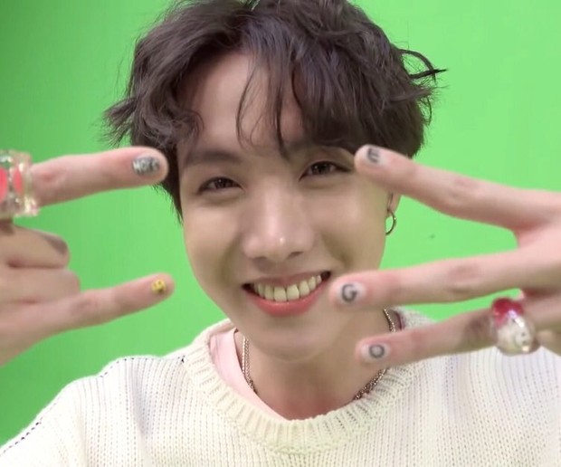 Foto: twitter.com/hourly j-hope BTS J-Hope/