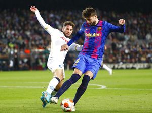 Barcelona Diimbangi Napoli, Pique: Harusnya Kami Menang 5-1