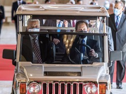 PM Malaysia Dikritik, Gegara Sebut Raja Brunei Humble tapi Naik Hummer dalam Rumah